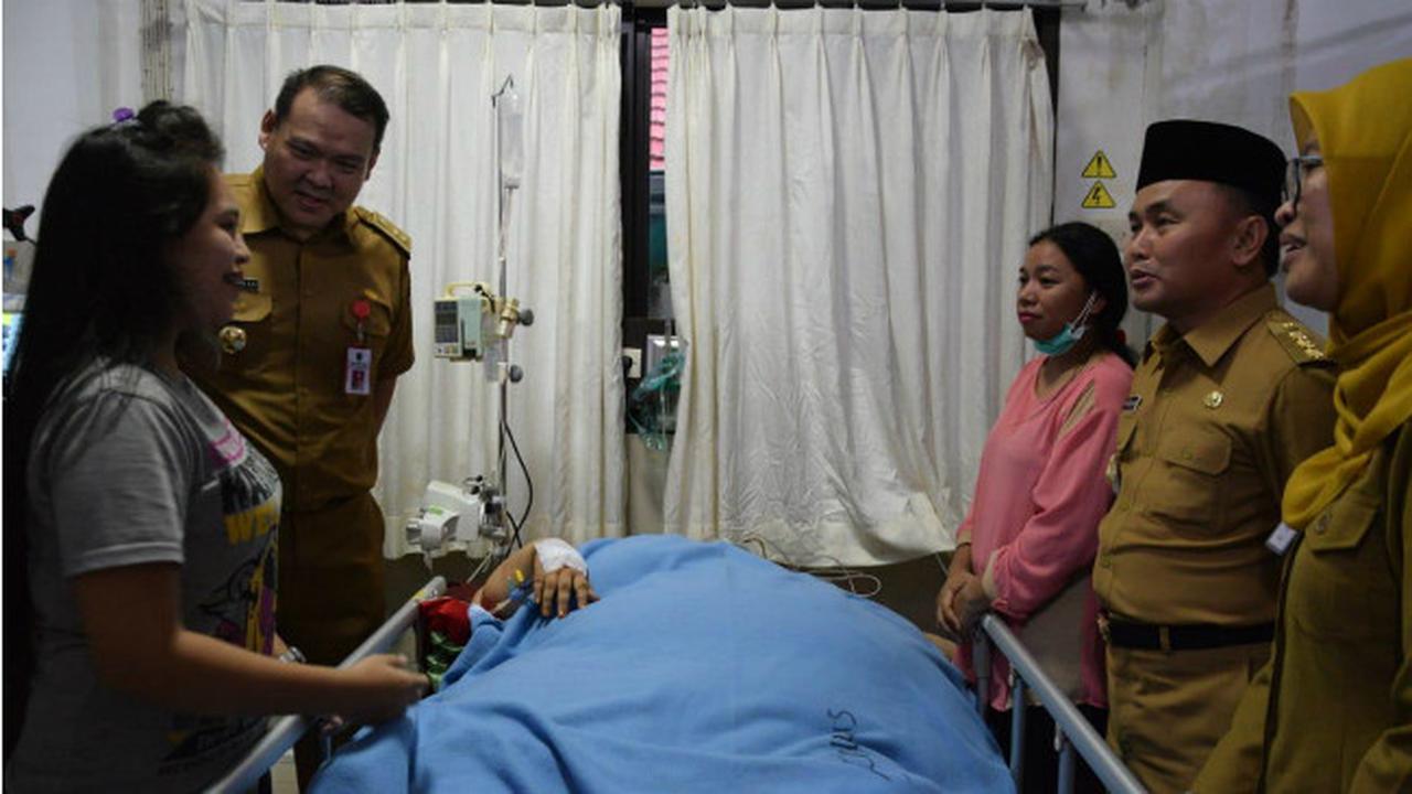 Buah Manis Bakti Anak Titi Wati Merawat Sang Ibunda