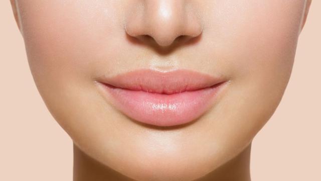 Bibir Penuh dan Berlekuk