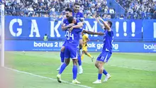 Selebrasi para pemain Persib Bandung setelah Ulliam Baros membobol gawang Semen Padang pada laga perdana BRI Super League 2025/2026 di Stadion Gelora Bandung Lautan Api, Bandung, Sabtu (9/8/2025) sore WIB. (Bola.com/Dok. Vidio Sports)