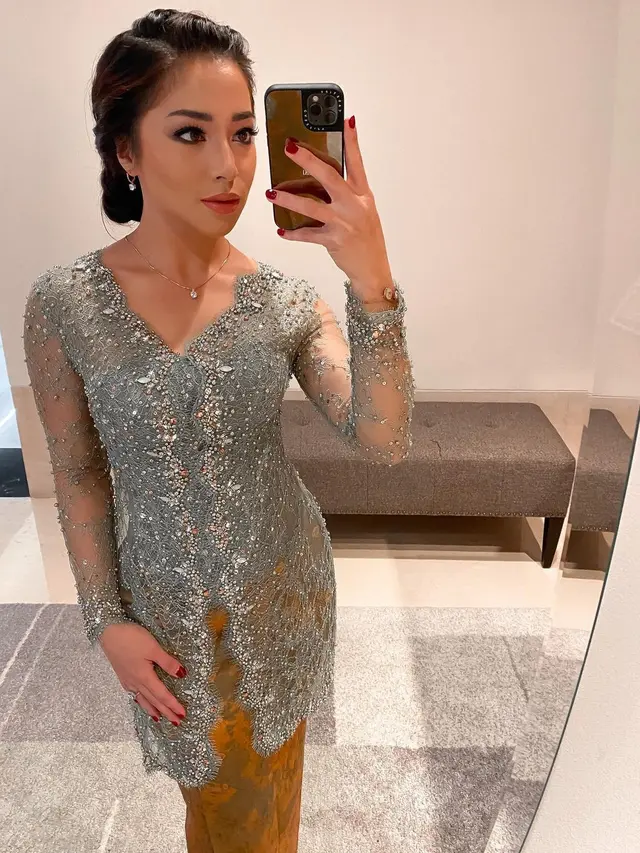 6 Pilihan Seragam Kebaya untuk Pernikahan dari Erina Gudono, Jessica Mila, hingga Ariel Tatum