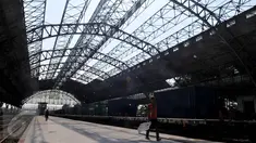 Penampakan Stasiun Tanjung Priok saat proses renovasi, Kamis, (5/11/2015). Rute Tanjung Priok-Kota akan kembali diaktifkan pada awal tahun 2016. (Liputan6.com/Gempur M Surya)