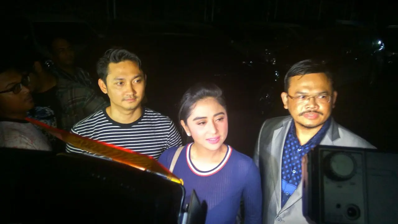 Dewi Perssik. (Liputan6.com/Nafiysul Qodar)