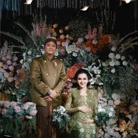 Denny Caknan dan Bella Bonita di momen Mitoni. [Foto: Instagram/bellabonita_r.a]