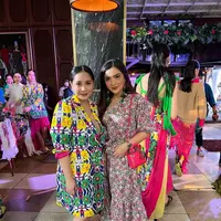 Terlihat sederhana, total harga outfit Ashanty nyaris Rp600 juta.