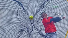 Pemain Indonesia, Alfin Sanjaya berlatih memukul saat melawan Singapura pada laga Asian Softball Championship di Senayan, Jakarta,Selasa (25/4/2018). Indonesia menang atas Singapura 8-2. (Bola.com/Nick Hanoatubun)