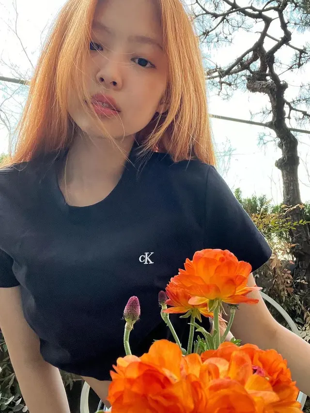 Adu Gaya Rambut Pirang Jennie BLACKPINK dan Rapper Jessi, Siapa yang Paling Keren?