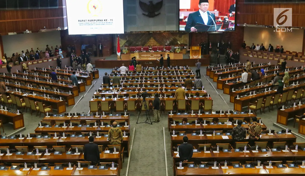 Suasana Rapat Paripurna penutupan masa persidangan IV tahun 2018-2019, di kompleks Parlemen, Senayan, Jakarta, Kamis (28/3). Rapat Tersebut membahas berbagai agenda salah satunya penutupan masa sidang. (Liputan6.com/Johan Tallo)