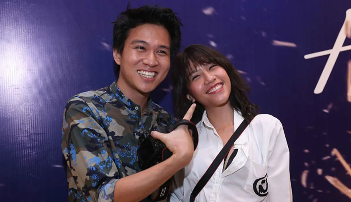 Meskipun usia keduanya masih terbilang muda, namun Gigi menuturkan bahwa pacarnya itu sudah datang padanya dan mengajak untuk menikah, Gigi pun awalnya mengira hanya sekedar bercanda. (Nurwahyunan/Bintang.com)