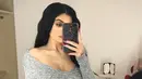 Seperti yang sudah diduga. Kylie Jenner kembali melakukan ritualnya, yakni mirror selfie dan mengunggahnya di Instagram! (instagram/kyliejenner)