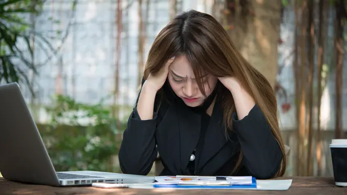 wanita agustus busy  broke