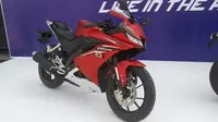 Yamaha YZF-R15 resmi diperkenalkan di Indonesia (foto: Ivan Hermawan)