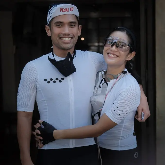 Dian Sastrowardoyo bersama suami (Instagram/therealdisastr)