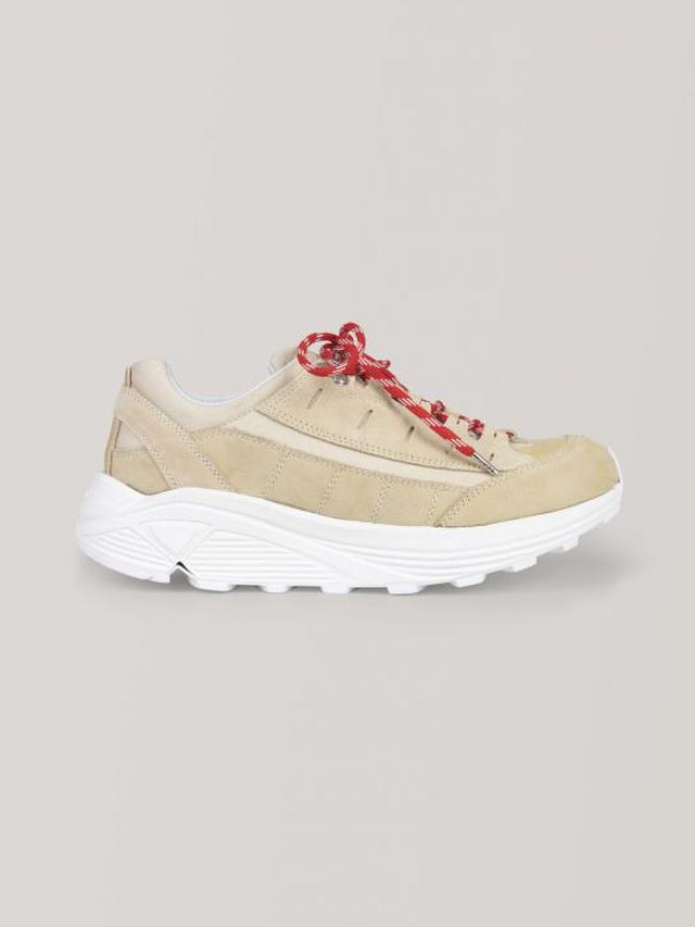 Panduan Gaya Terkini dengan Colorful Sneakers