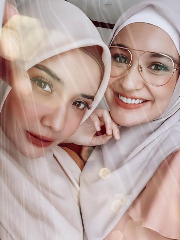 Zaskia Sungkar dan Shireen Sungkar (Sumber: Instagram/zaskiasungkar15)