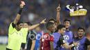 Pemain Timnas Indonesia, Abduh Lestaluhu diusir wasit pada laga final leg kedua Piala AFF 2016 di Thailand, (17/12/2016). (Bola.com/Vitalis Yogi Trisna)