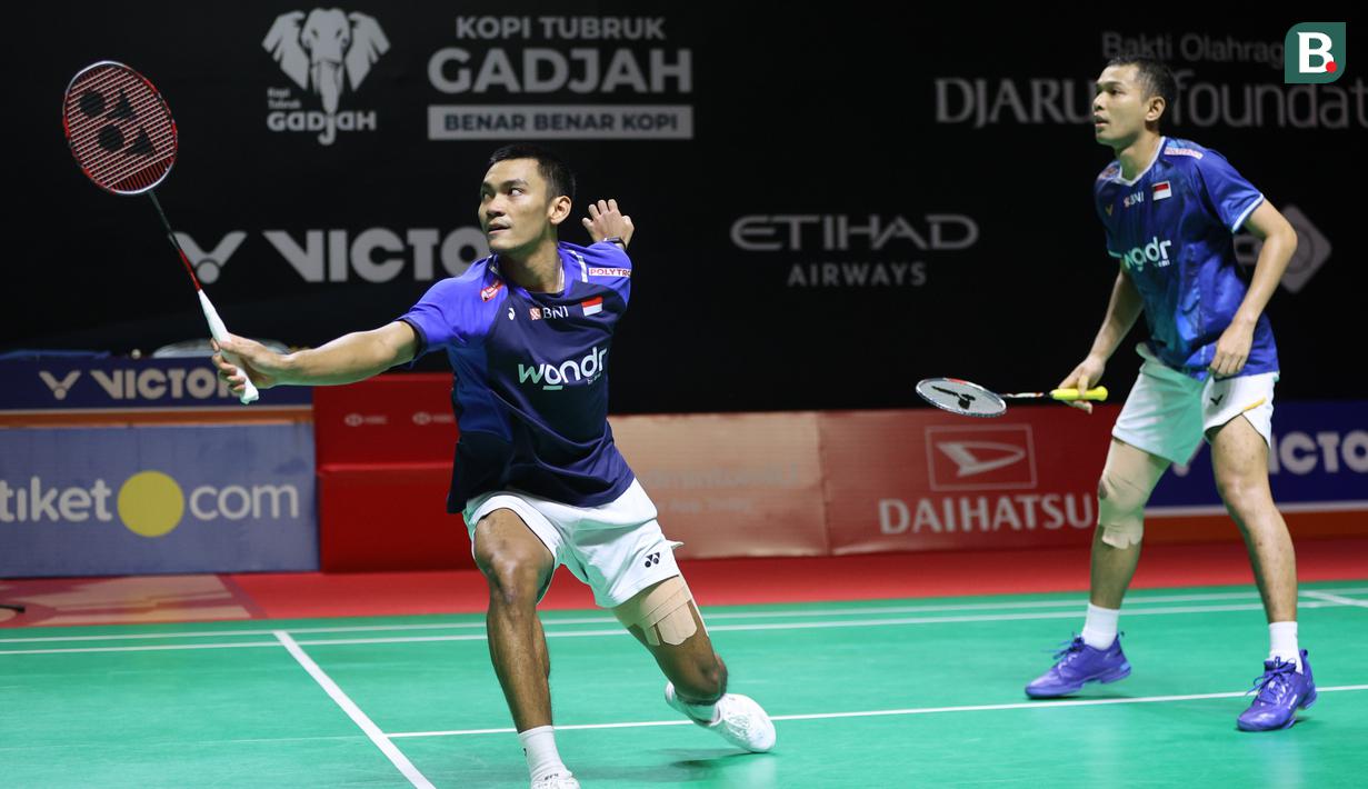 Aksi saling kejar poin pun tak terhindarkan hingga akhirnya duel derbi ini dimenangkan oleh Fajar Alfian/Muhammad Fikri. (Bola.com/M Iqbal Ichsan)