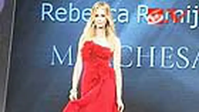 Selebritas Guncang Panggung Gaun Merah