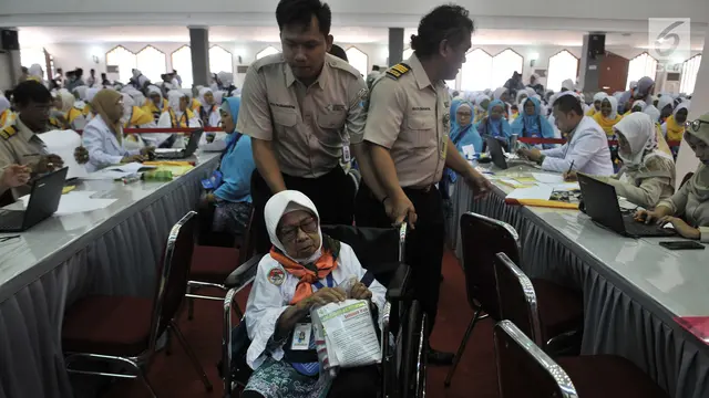 Calon Jemaah Haji Kloter 1 Mulai Padati Asrama Pondok Gede