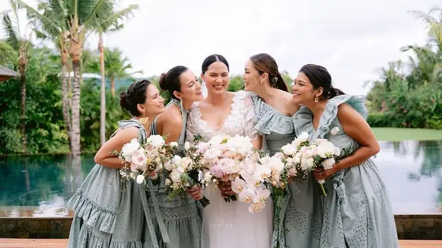 Potret Julie Estelle dan Cathy Sharon dipernikahan sang adik, Charlotte Christie. (Foto: Instagram/charlottextie)