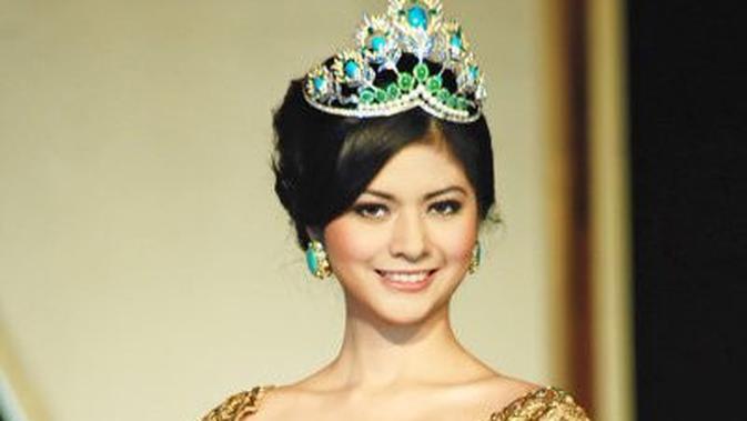 Seorang model yang memenangkan ajang bergengsi Puteri Indonesia tahun 2009.