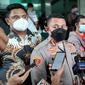 Kapolres Metro Jakarta Selatan Kombes Pol Azis Andriansyah paparkan perkembangan terkini kasus kebakaran pada Kamis 2 Desember 2021 di Gedung Cyber 1 Kuningan, Jakarta Selatan. (Liputan6.com/Ady Anugrahadi)
