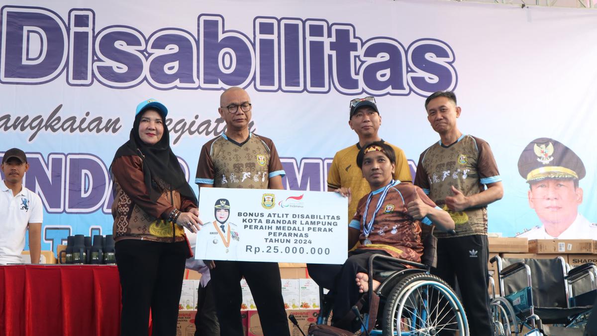 Pecahkan Rekor MURI, Ribuan Penyandang Disabilitas Ramaikan Jalan Sehat HUT ke-343 Bandar Lampung