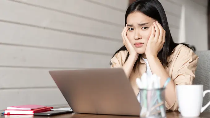 wanita juli tidak karismatik