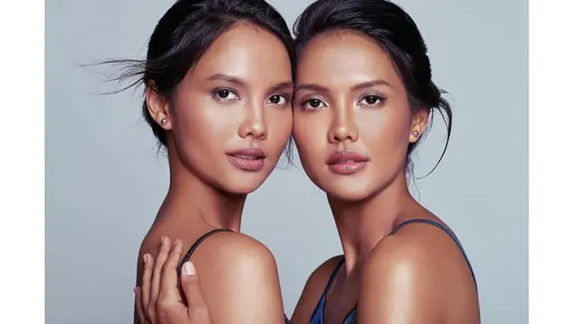 Tak sendiri, ia bersama dengan kembarannya yang bernama Valerie Krasnadewi bermain di film Abracadabra.