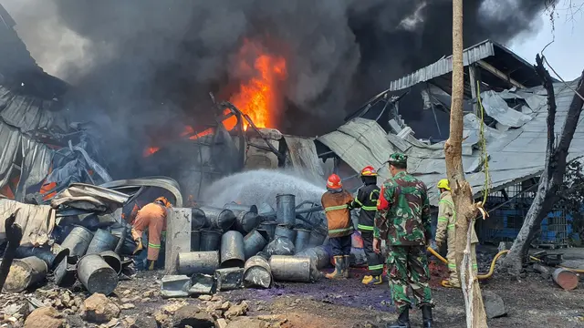 Kebakaran gudang karung di Tapos, Depok