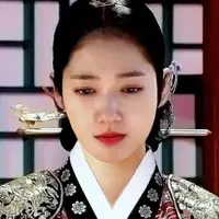 Berkat film The Royal Tailor, Park Shin Hye menang Baeksang Award ke-51. Foto: Asian Wiki