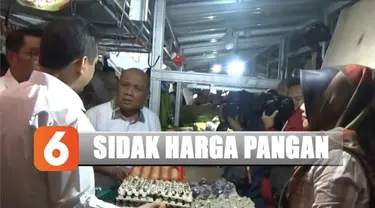 Dari pengakuan para pedagang sayur dan daging, sejumlah harga pangan mengalami kenaikan. Harga daging ayam naik sekitar Rp 2 ribu per kilogram.