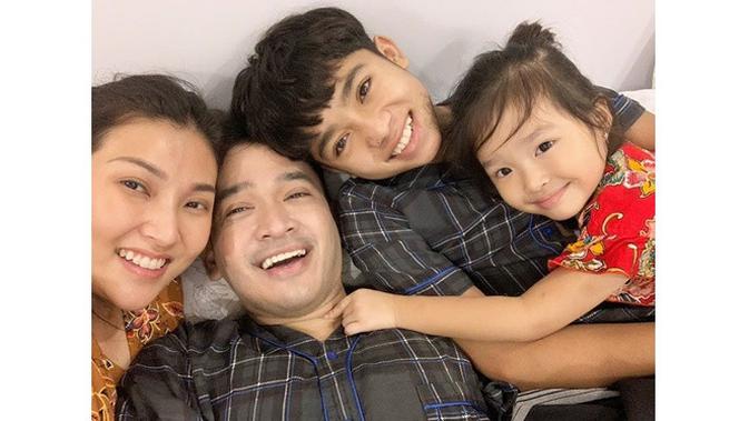 6 Potret Betrand Peto dan Ruben Onsu Pakai Baju Couple, Makin Mirip (sumber: Instagram.com/ruben_onsu)