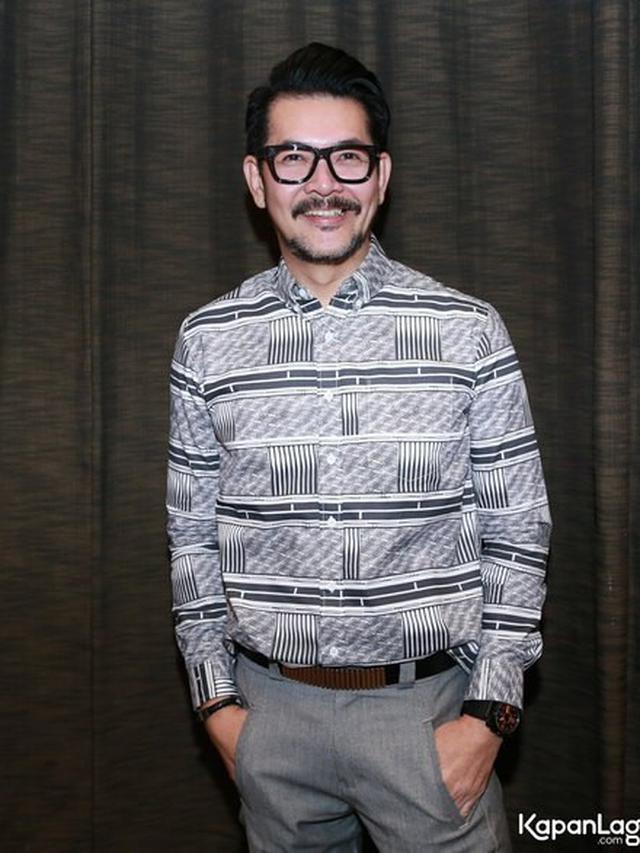 6 Transformasi Ferry Salim dari Muda Hingga Wisuda S1 di Usia 56 Tahun