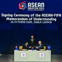 FIFA meluncurkan turnamen baru bertajuk FIFA ASEAN Cup yang akan diikuti oleh seluruh 11 negara anggota ASEAN. (Bola.com/Dok.Instagram Gianni Infantino).