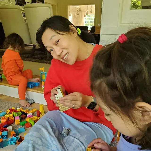 Priscilla Chan dan kedua anaknya