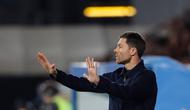 Pelatih kepala Real Madrid, Xabi Alonso, memberikan instruksi kepada para pemain di area teknis saat pertandingan Copa del Rey antara Talavera dan Real Madrid di Talavera de la Reina, Spanyol, Kamis, 18 Desember 2025. (AP Photo/M. Berengui)