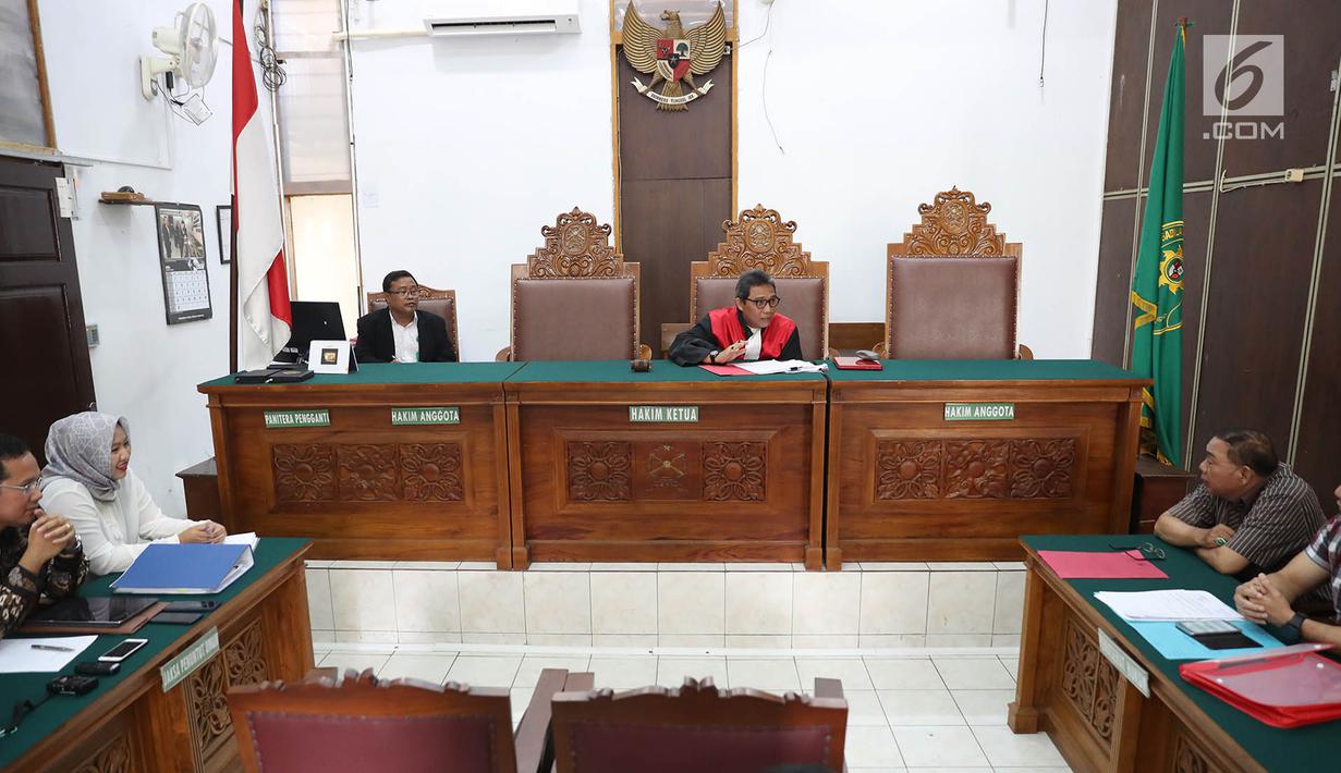 Suasana sidang praperadilan yang dilayangkan pemilik kapal pesiar mewah Equanimity, Equanimity Cayman terhadap Bareskrim Polri di PN Jakarta Selatan, Senin (9/4). Sidang beragendakan pembacaan permohonan dari pemohon. (Liputan6.com/Immanuel Antonius)