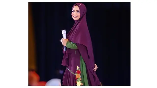 8 Pesona Krisdayanti saat Pakai Hijab, Disebut Makin Anggun