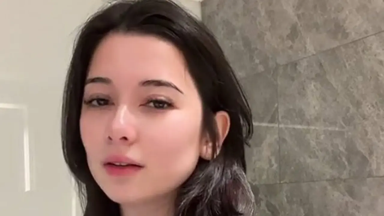 6 Potret Terbaru Iris Wullur Mantan Artis yang Disebut 'Ibu-Ibu Cantik' di TikTok