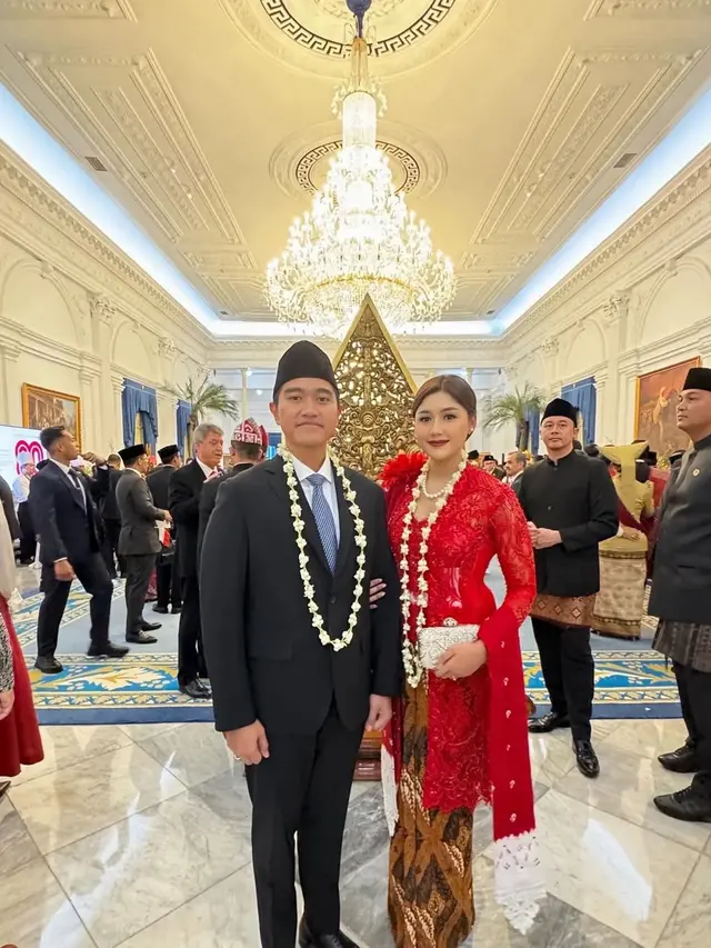 6 Potret Beda Gaya Kahiyang Ayu dan Erina Gudono dalam Perayaan HUT ke-80 RI