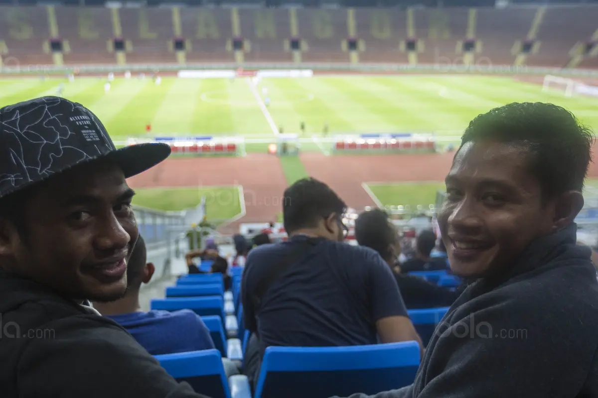 Evan Dimas Nonton Bola