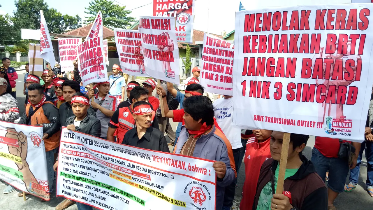 Pedagang Kartu SIM Perdana: Registrasi Yes, Pembatasan No