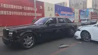 Rolls Royce vs Hyundai. (Shanghaiist)