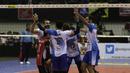 Pemain Jakarta Pertamina Energi merayakan kemenangan atas Palembang Bank Sumselbabel dalam ajang Proliga 2019 di GOR Among Rogo, Yogyakarta, Minggu (24/12). JPE menang 3-1 atas PBS. (Bola.com/Yoppy Renato)