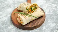 How to wrap a burrito tightly without breaking apart. (Photo: KamranAydinov/Freepik)