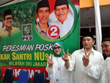 Ketua Pemenangan Pilpres PKB Marwan Jafar (tengah) meresmikan posko santri NUsantara untuk pemenangan Jokowi-JK (Liputan6.com/Johan Tallo)