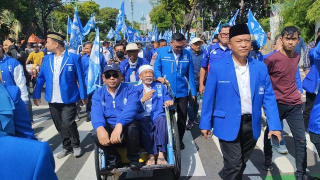 Ketua Umum (Ketum) Partai Amanat Nasional (PAN) Zulkifli Hasan (Zulhas) memimpin langsung pendaftaran bakal calon anggota legislatif (Bacaleg)
