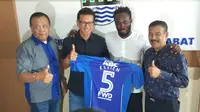 Persib Bandung perkenalkan Michael Essien sebagai pemain anyar (Foto: Kukuh Saokani/Liputan6.com)