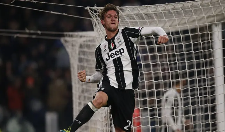 Bek Juventus asal Italia, Daniele Rugani. (AFP/Marco Bertorello)