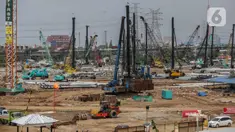 Suasana proyek pembangunan Jakarta International Stadium (JIS) atau Stadion Bersih, Manusiawi, dan Wibawa (BMW) di kawasan Papanggo, Tanjung Priok, Jakarta, Senin (2/12/2019). (Liputan6.com/Faizal Fanani)